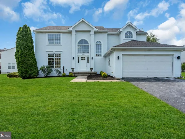 1055 Huntingdon Dr, Williamstown, NJ 08094