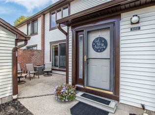 1052 Charlesgate Cir, East Amherst, NY 14051