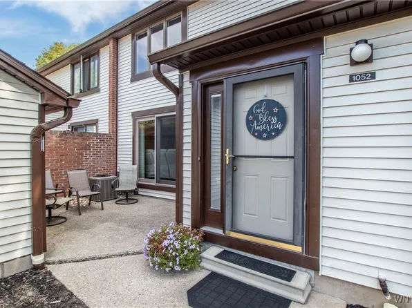 1052 Charlesgate Cir, East Amherst, NY 14051