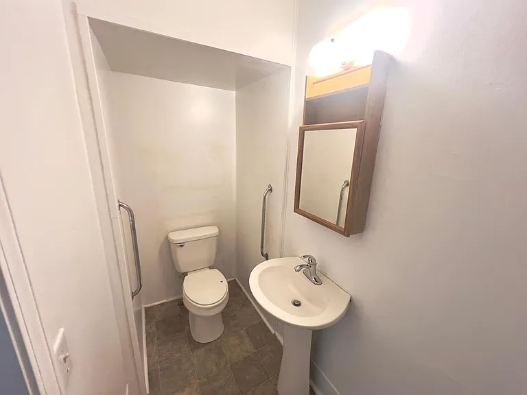 917 B Ave — Photo 8