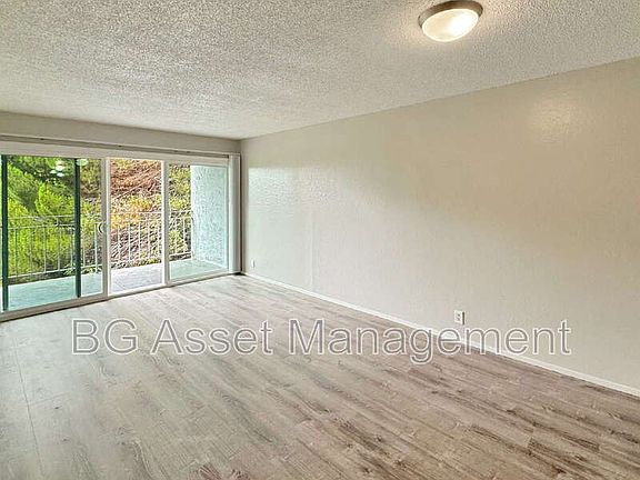 3rd image of 944 Fletcher Ln APT 11