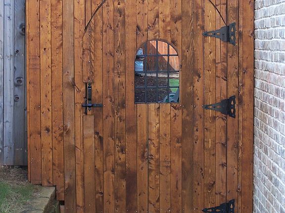 Custom gate