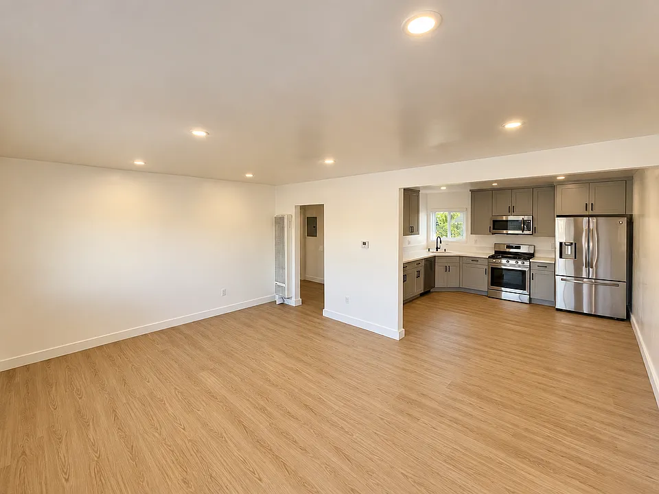 11602 Freeman Ave