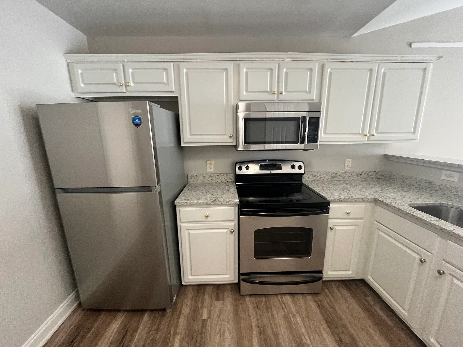 3 bed, 1146 sqft, $1,750 — Photo 3