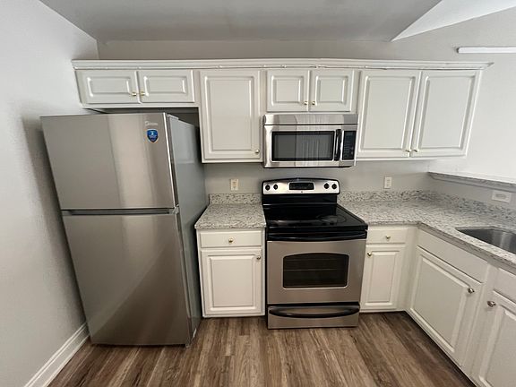 3rd image of 162 Fair Oaks Dr