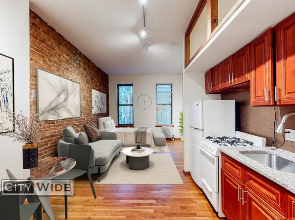 1654 Third Avenue image 1 of 8