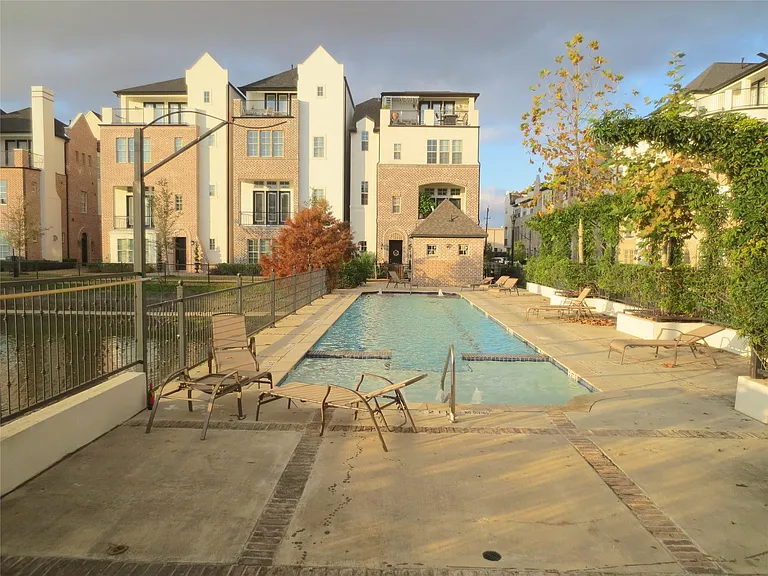 2037 Fannin Sta N — Photo 40