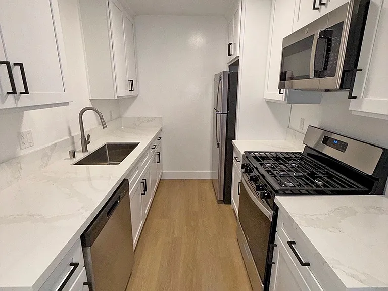 3685 Mentone Ave #4 — Photo 4