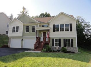 940 Crosscreek Dr, Christiansburg, VA 24073