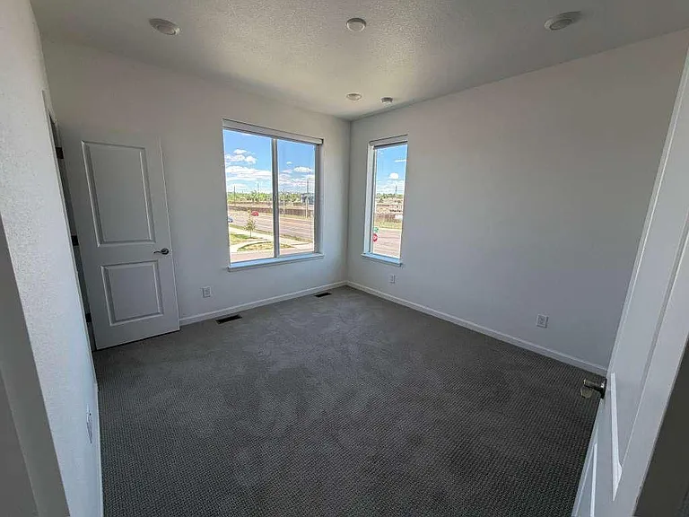 1940 S Poplar Ct — Photo 10