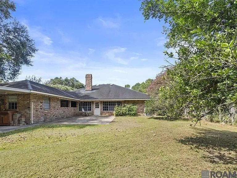 1369 Crescent Dr — Photo 17