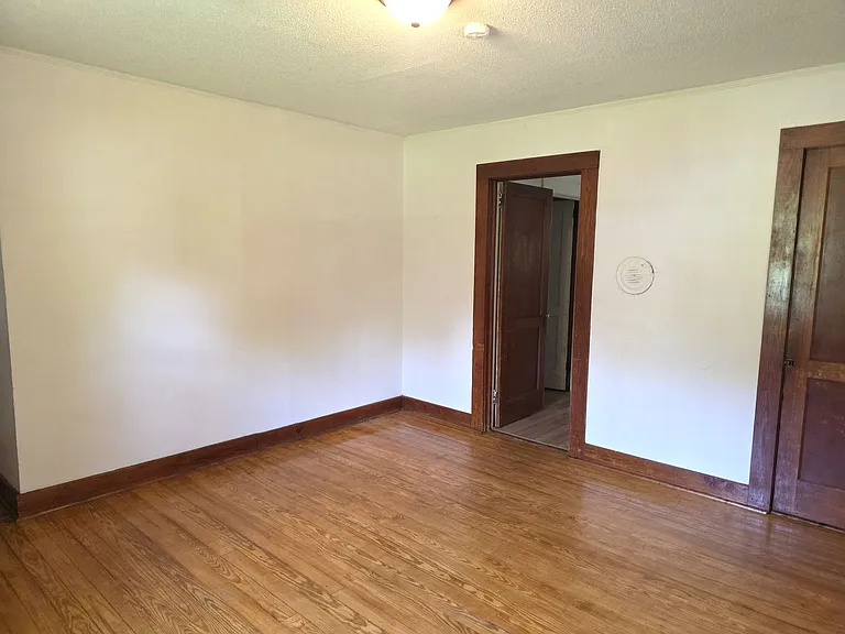 2560 S Main St — Photo 3