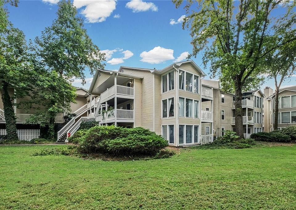 1st image of 209 Augusta Dr SE