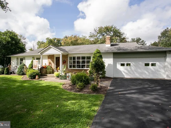 121 Sunset Dr, Lansdale, PA 19446