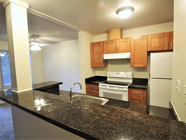 Willow Creek Apartments — Photo 56