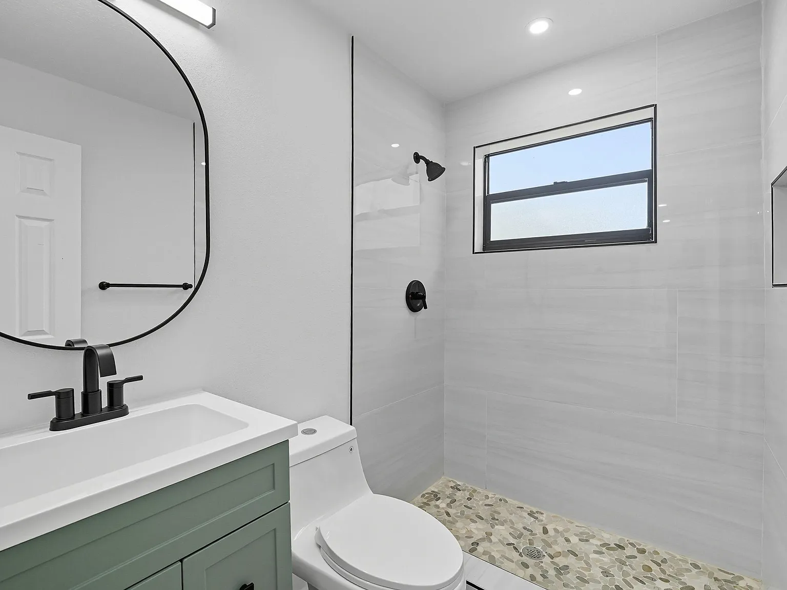 4 bed, 2.0 bath, 1304 sqft, $754 — Photo 3