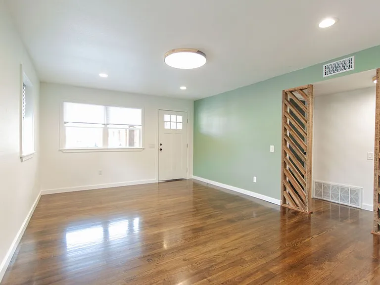 400 W Poplar St #D — Photo 6