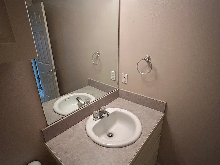 201 Powell Dr #E — Photo 8