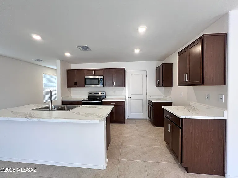 11977 E Chamrod Dr — Photo 5