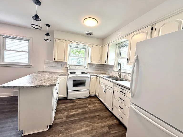 206 Wellington St S — Photo 4