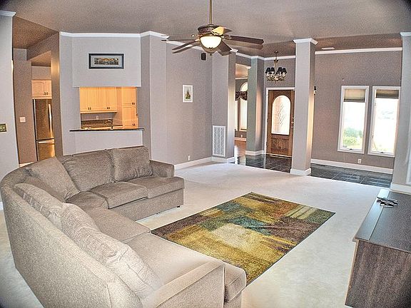 4th image of 411 Sawgrass Cv