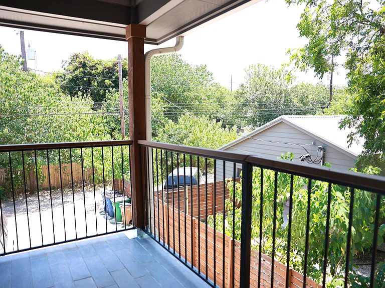 1306 Chicon St — Photo 20