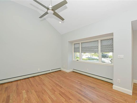 4th image of 4 Iris Ln