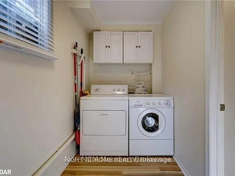 369 Hickling Trl #LOWER — Photo 6