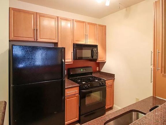 4th image of 11770 Sunrise Valley Dr APT 418