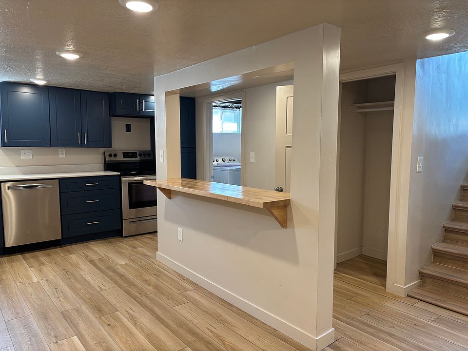 eating area/bar