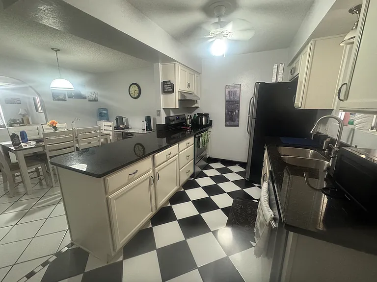 2155 S 14th Ave #10 — Photo 5