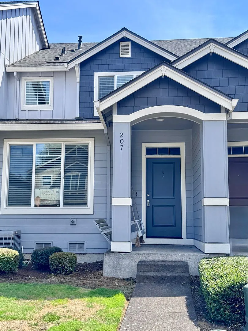 West Townhome Near Downtown Vancouver — Photo 1