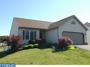 15 Laurel Woods Dr, Reading, PA 19607