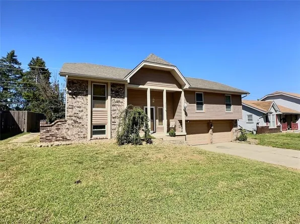 16300 S Cogan Dr, Independence, MO 64055