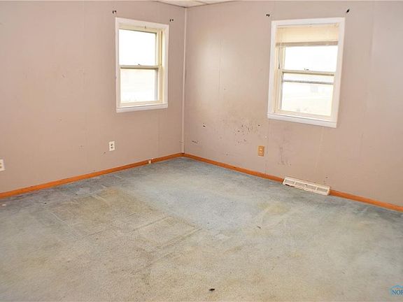 4th image of 218 N Perry St