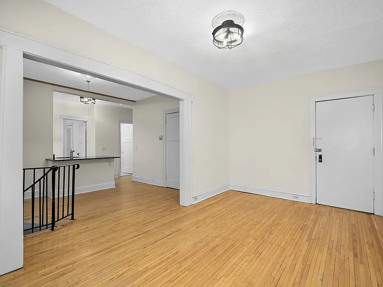 2875 Irving — Photo 21