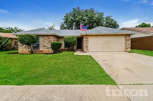 6905 Forestview Dr Photo 1