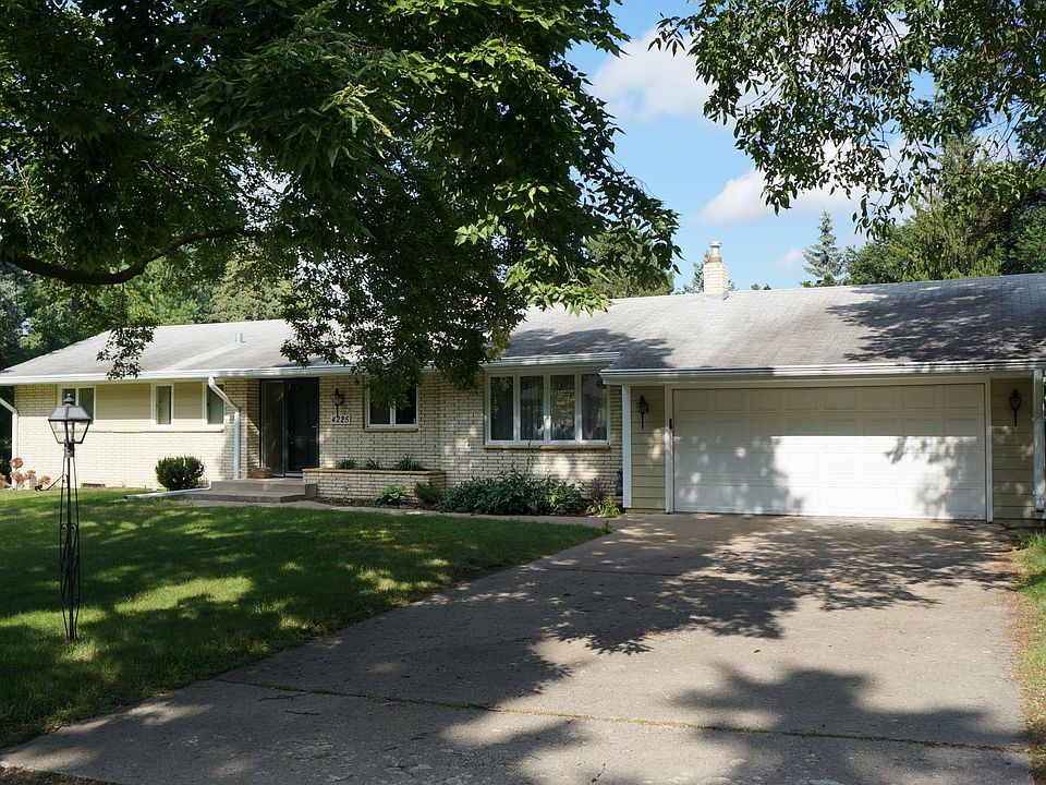 Large 3000+ sq ft walkout rambler