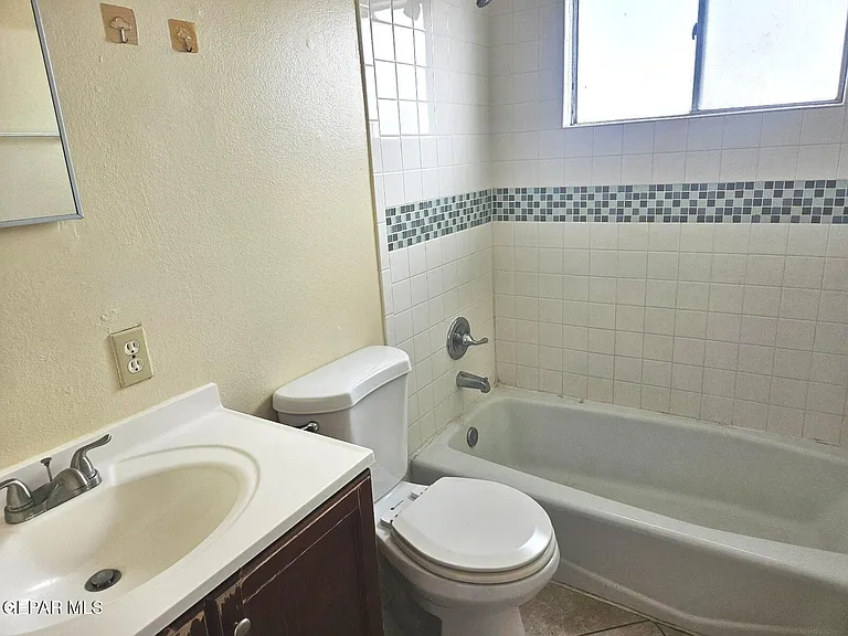 1601 N El Paso St #7 — Photo 11