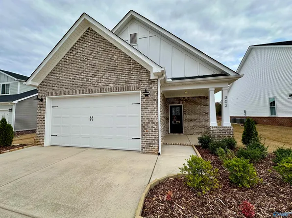 302 Shadow Ct, Huntsville, AL 35824