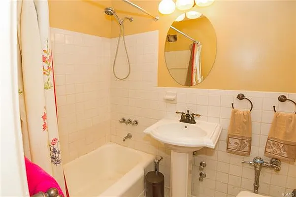 Sold by Douglas Elliman | media 24