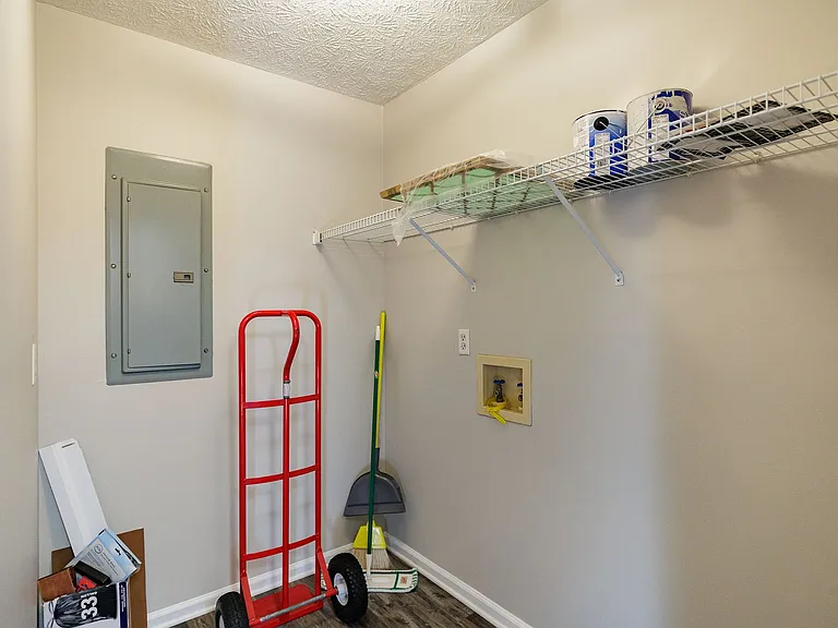 1160 Grayson Ln — Photo 3