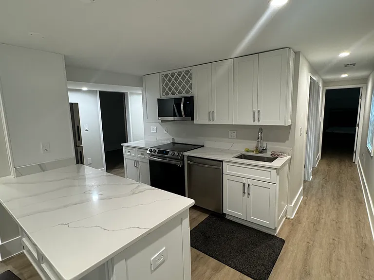 5726 Clarence Ave — Photo 3