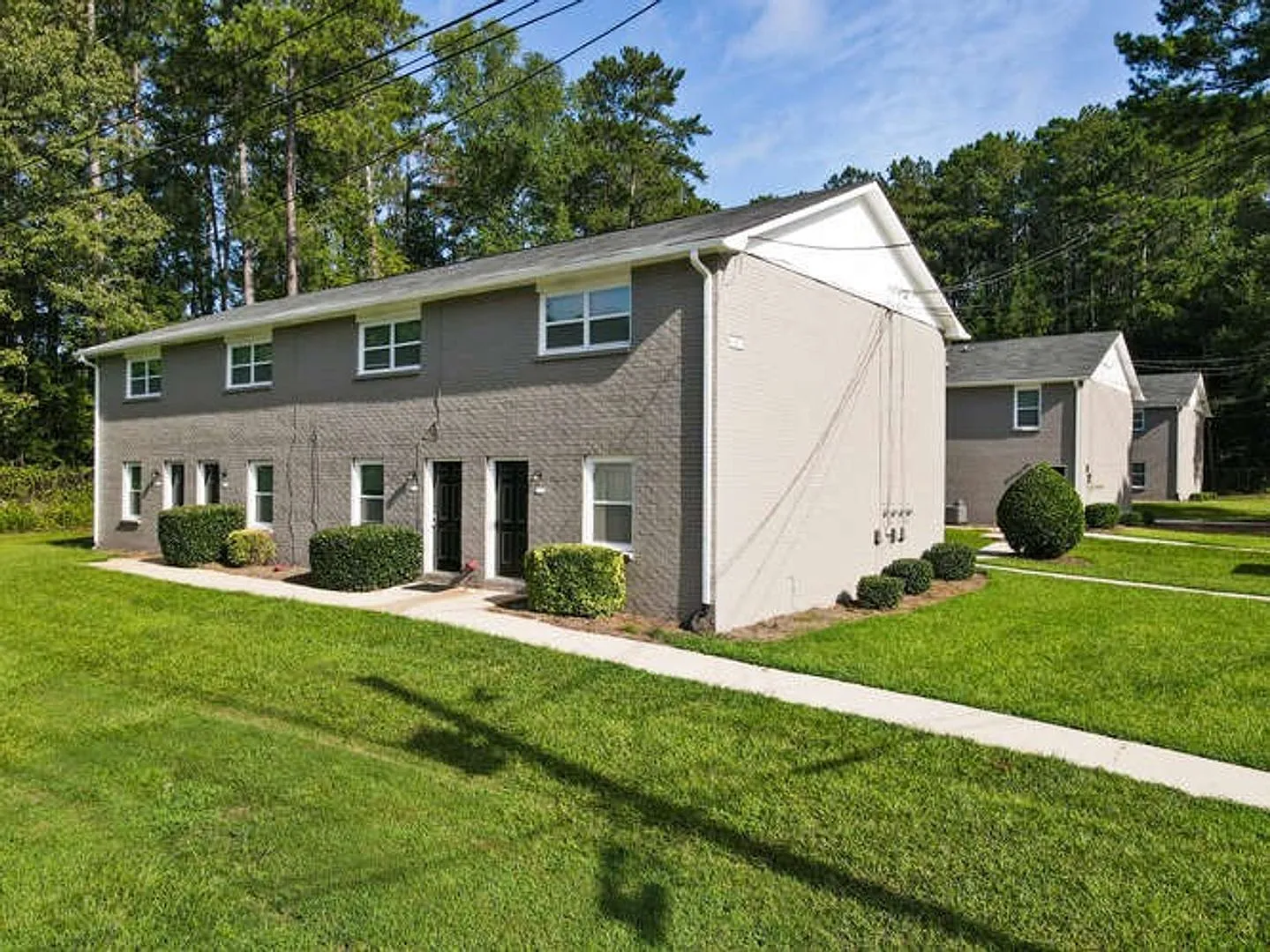Oxford Village Townhomes — Photo 2