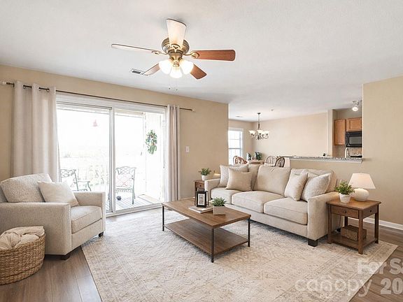 3rd image of 3983 Town Center Rd