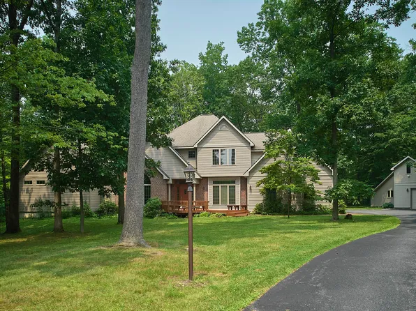 13 Pineview Lane, East Greenbush, NY 12061