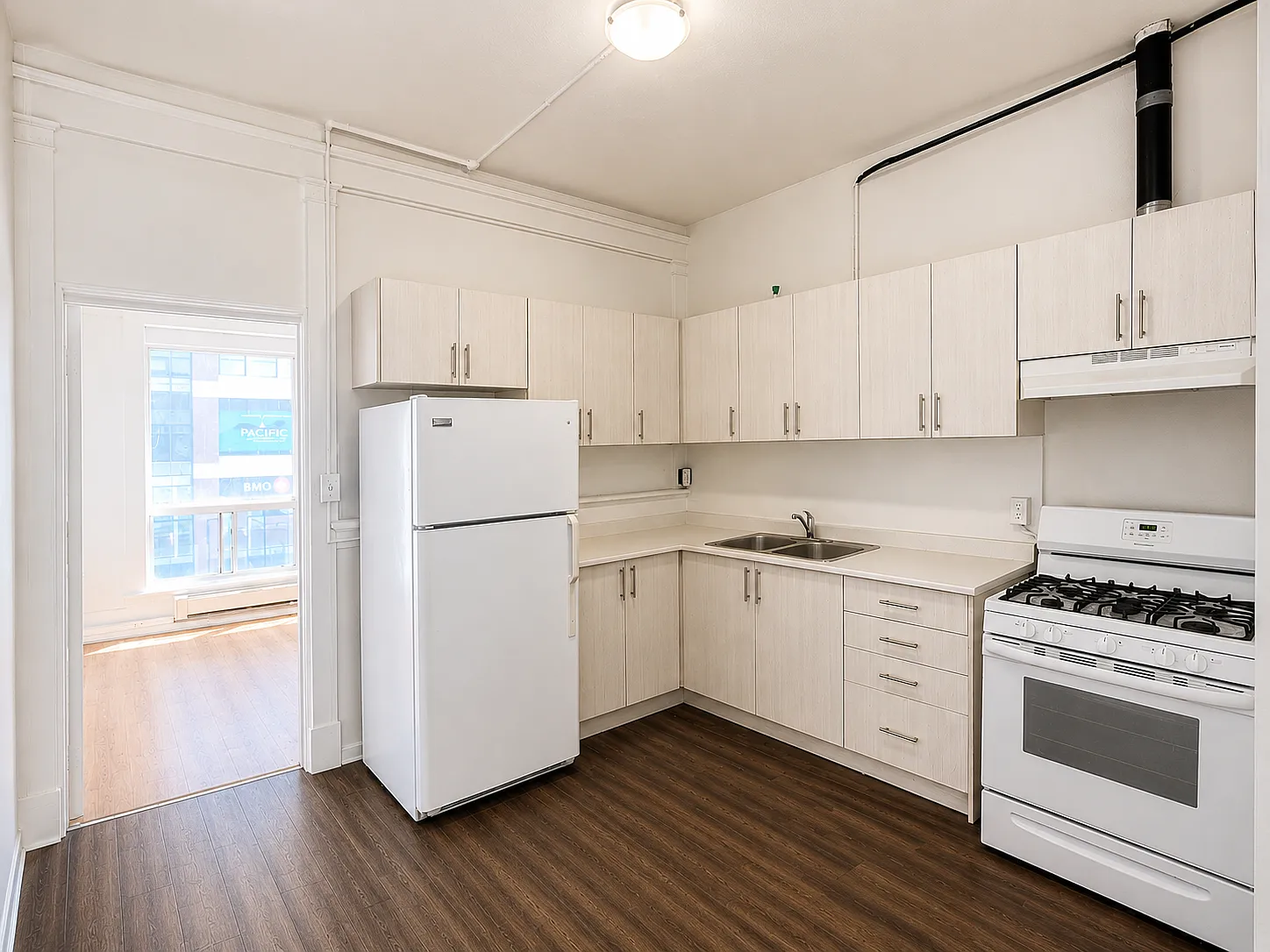 2980 Dundas Street West — Photo 2