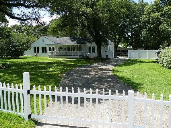900 Parkview Dr, New Iberia, LA 70563