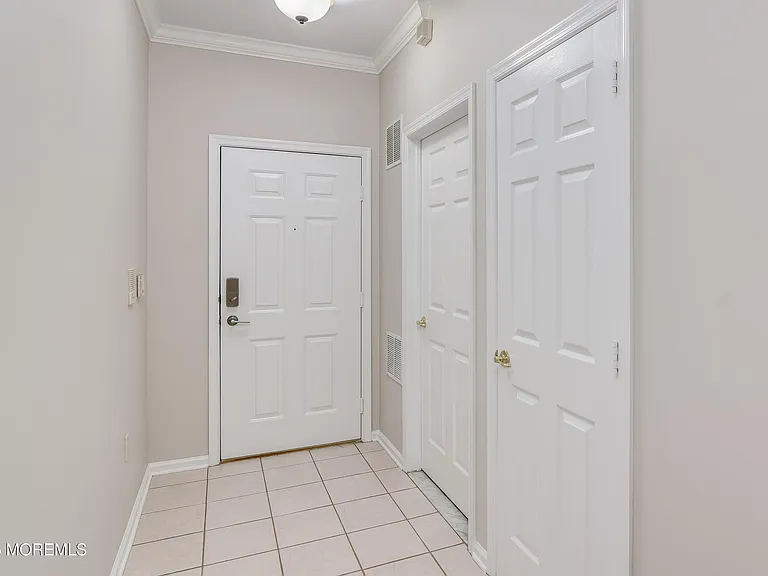 574 Saint Andrews Pl — Photo 24