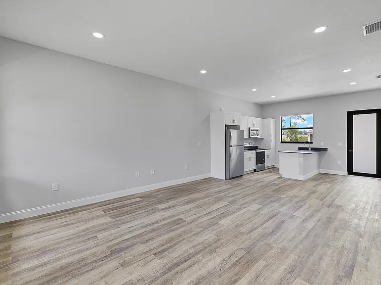 4721 29th St SW — Photo 11